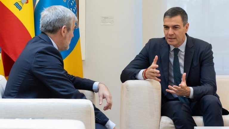 Clavijo acusa a PP y PSOE de una política migratoria excluyente