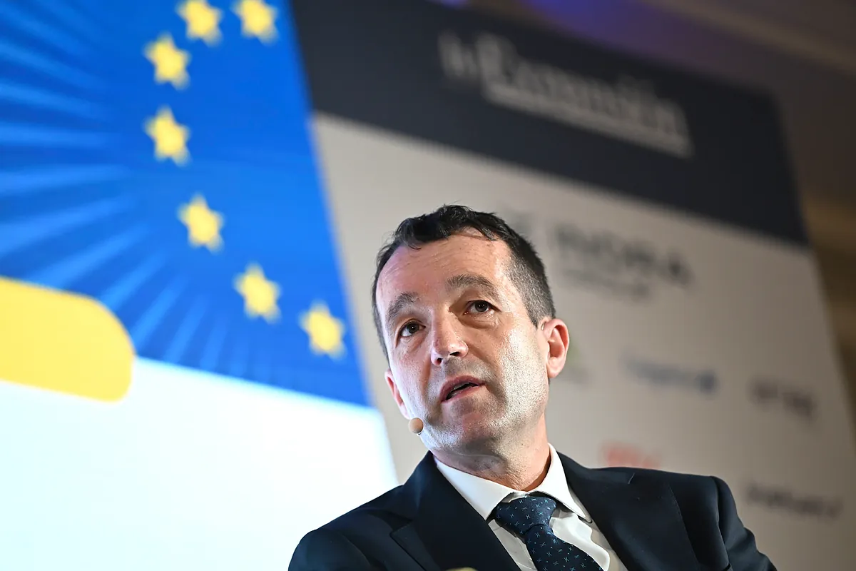 Ángel Escribano, presidente de Indra, en un momento de tensión.