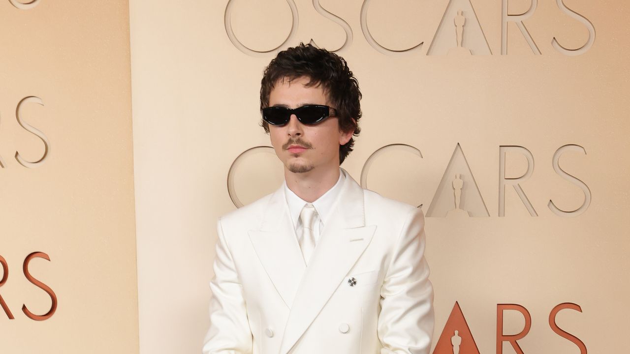 Timothée Chalamet en la alfombra roja de los Oscar 2026