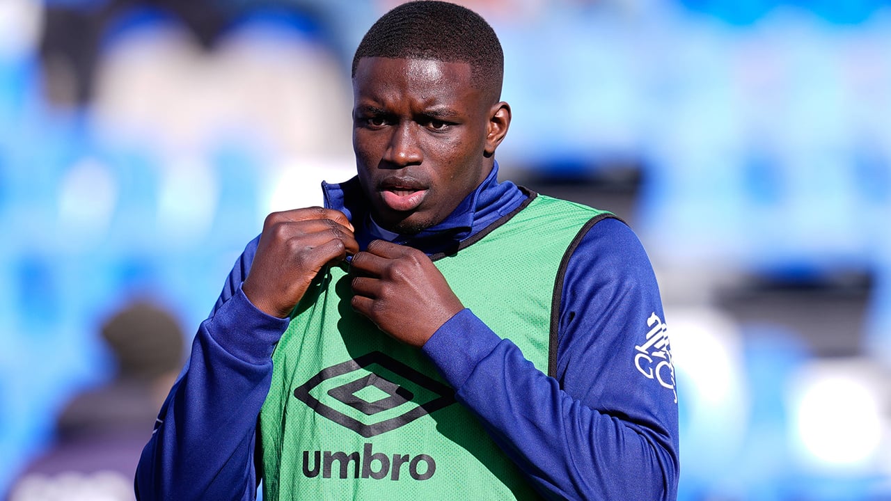 Nobel Mendy jugando para el Rayo Vallecano