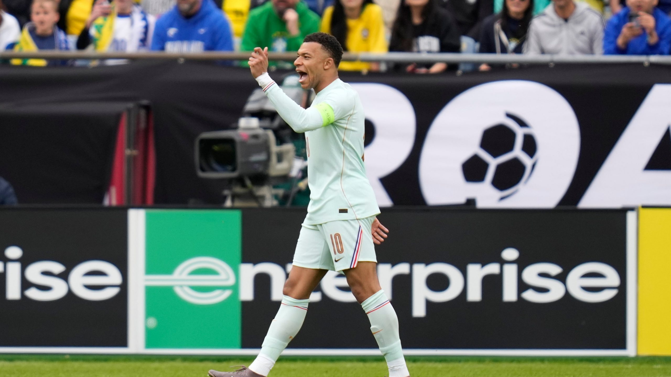 Gol de Mbappé en el partido Brazil vs France