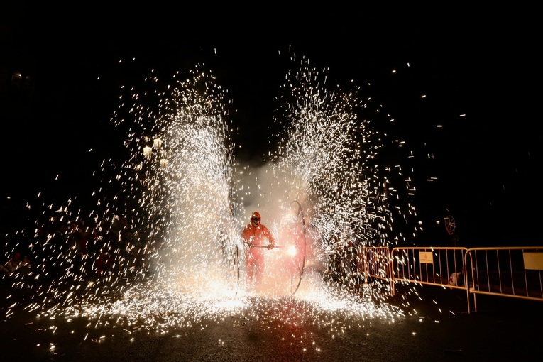Espectáculo de fuego en Valencia durante la Nit del Foc