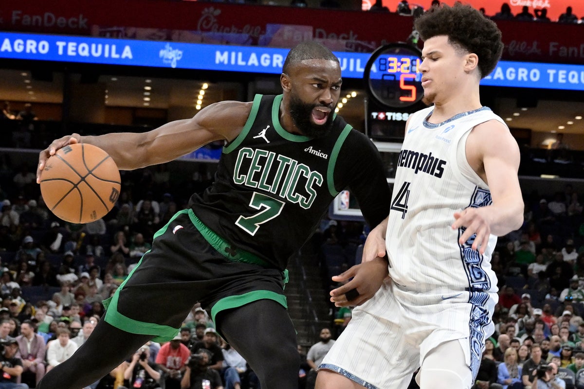 Jaylen Brown de los Boston Celtics en acción contra los Memphis Grizzlies