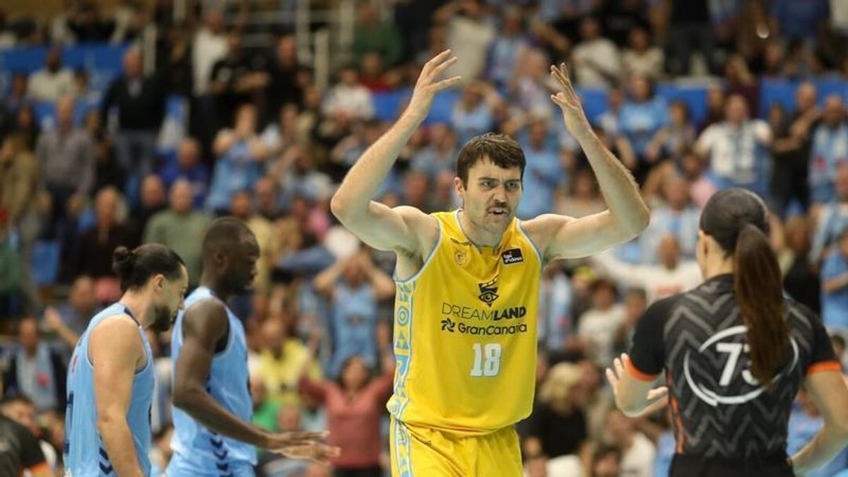 Partido de baloncesto entre Gran Canaria y Breogán