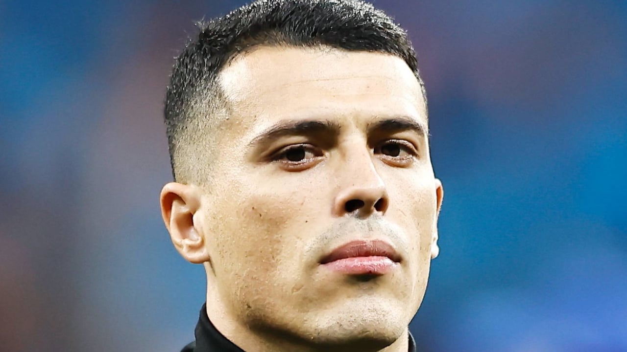 Pedro Porro en acción con el Tottenham