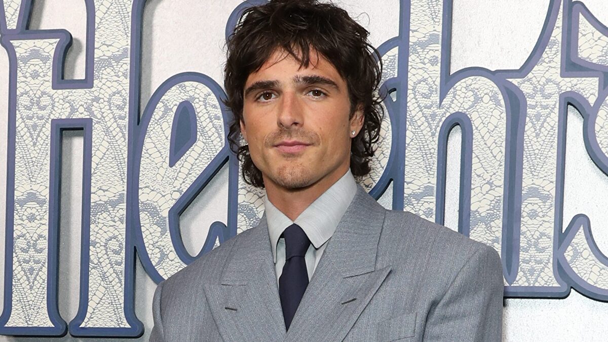 Jacob Elordi, actor australiano nominado al Oscar, posando en un evento.