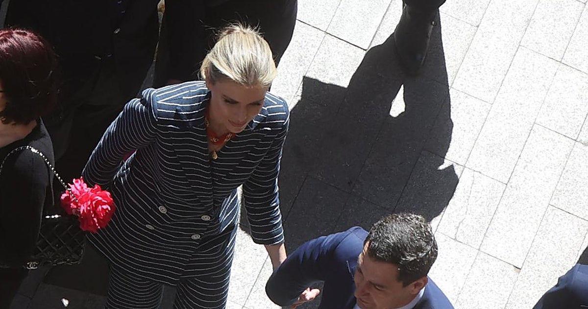 Manuela Villena y Juanma Moreno en Sevilla