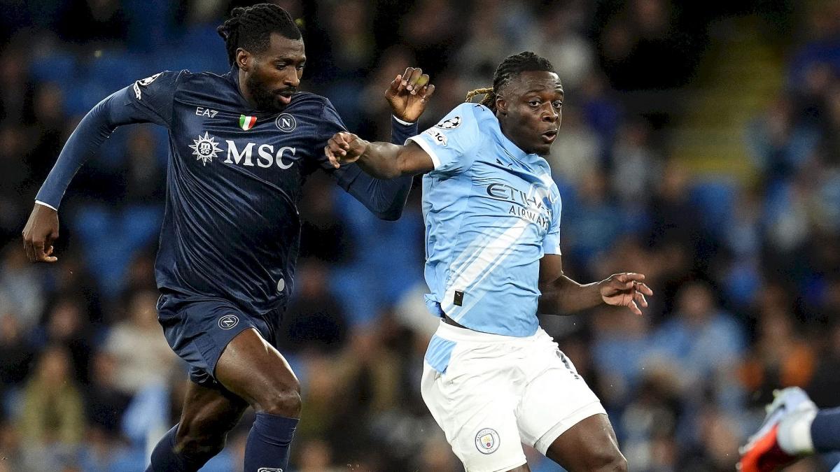 Jérémy Doku en un partido con el Manchester City