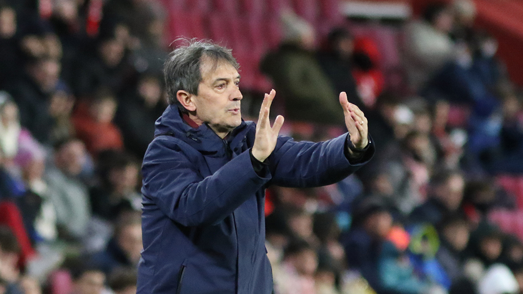 Jugadores de Castellón y Granada en el campo