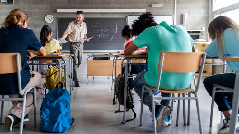 Brecha digital en educación: el desafío que retrasa a miles de estudiantes en España