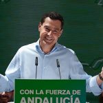Juanma Moreno canta 'Kilómetro Sur': el secreto mejor guardado de su campaña
