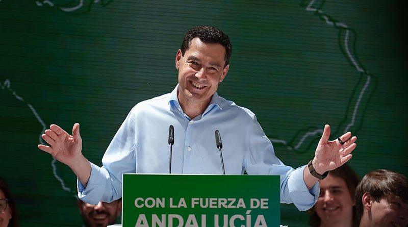 Juanma Moreno canta 'Kilómetro Sur': el secreto mejor guardado de su campaña
