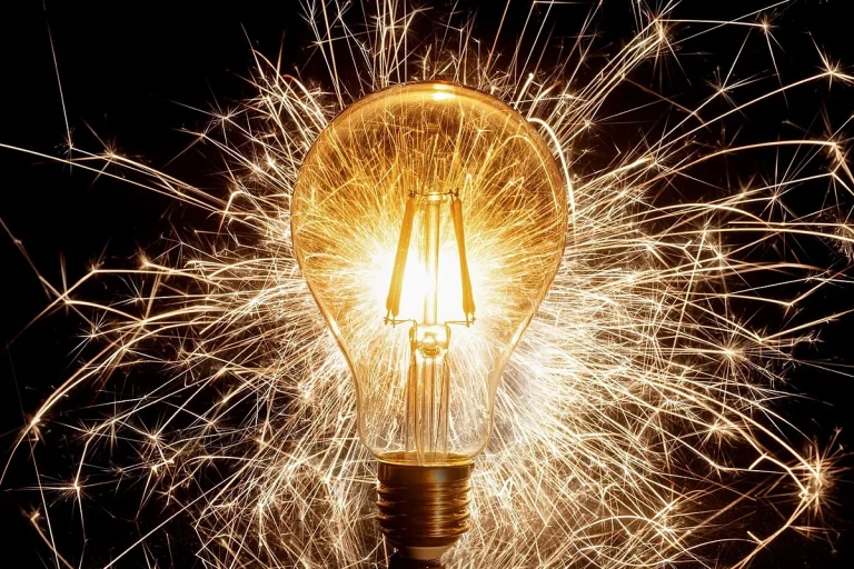Precio de la luz: Ahorra en tu factura conociendo las horas clave y más baratas