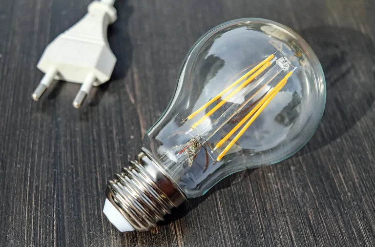 Precio luz energía dispara: 127€/MWh este sábado negro de enero