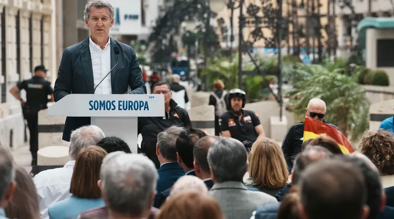 Feijóo promete desclasificar los papeles de la regularización de migrantes