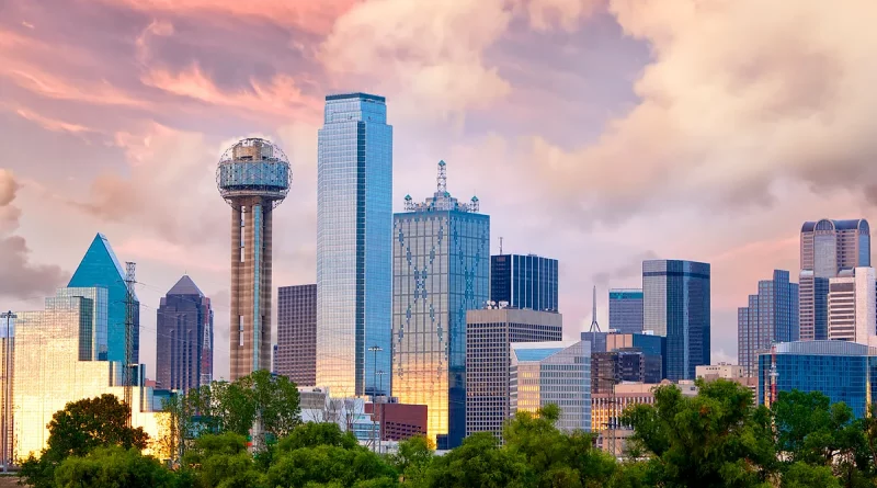 Texas: Finanzas y Migración, el Doble Golpe a la Economía y los Inmigrantes