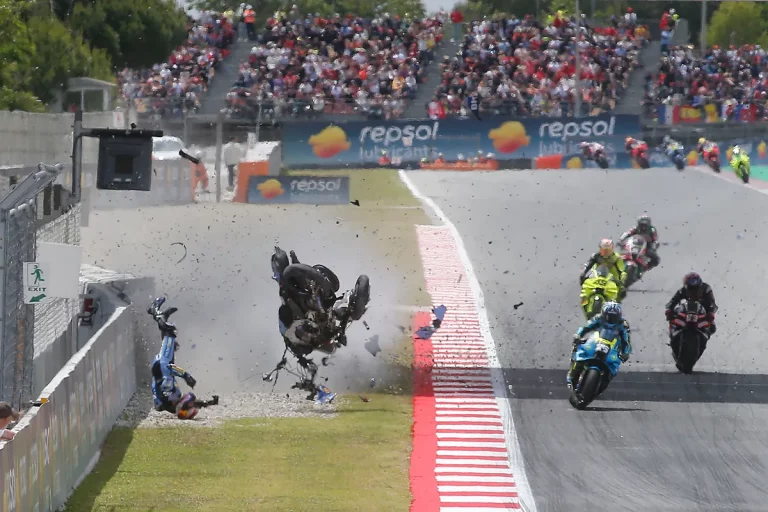 Debate MotoGP: ¿El show vale más que la seguridad tras los accidentes de Márquez y Zarco?