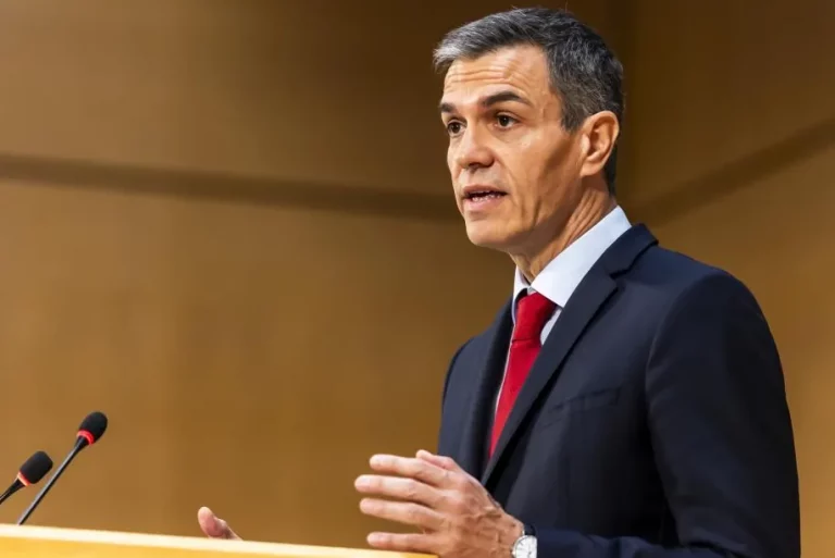 Elecciones Andalucía: Moreno ignora a Vox y propone un pacto 'europeo' PP-PSOE