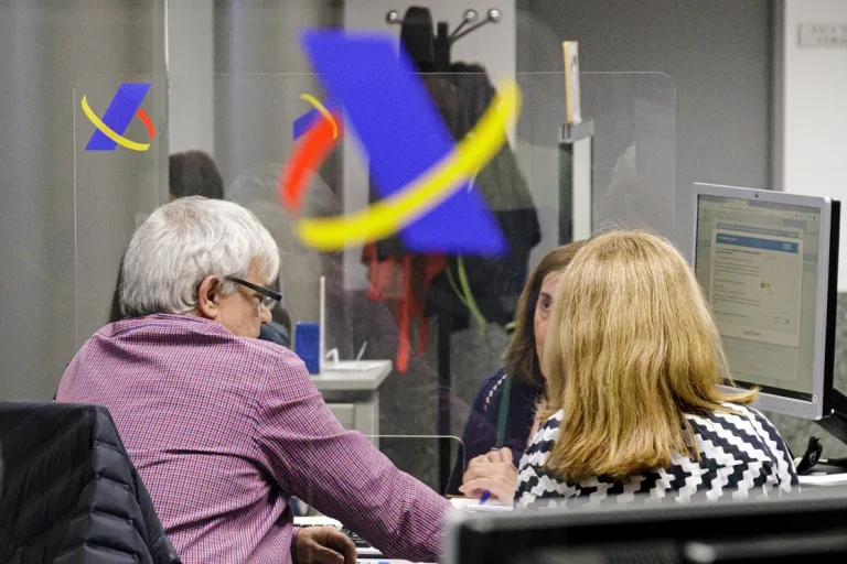 Cita presencial Renta 2025: ¡Abren hoy el plazo! Fechas clave y caos por la confusión