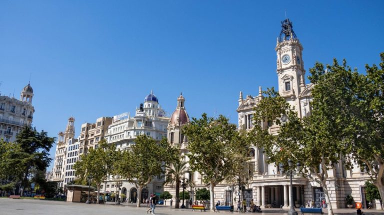 Mercado inmobiliario: Precios desorbitados expulsan a miles de españoles