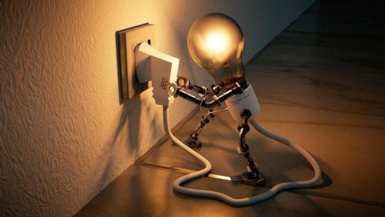 Precio de la luz hoy, 24 de mayo: cae a mínimos históricos con horas negativas