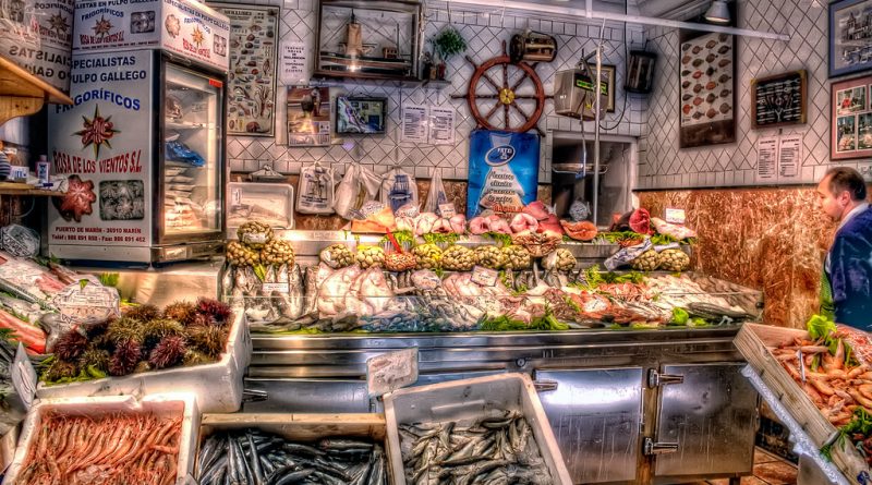 Pescado en bandeja vs. pescadería tradicional: ¿Cuánto pagas de más por la comodidad?