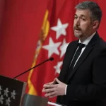 Mónica García: alto cargo se quita EPI en bus hantavirus