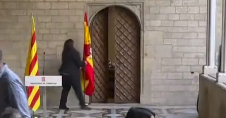 El TSJC sentencia: la Generalitat debe exhibir la bandera de España en actos oficiales