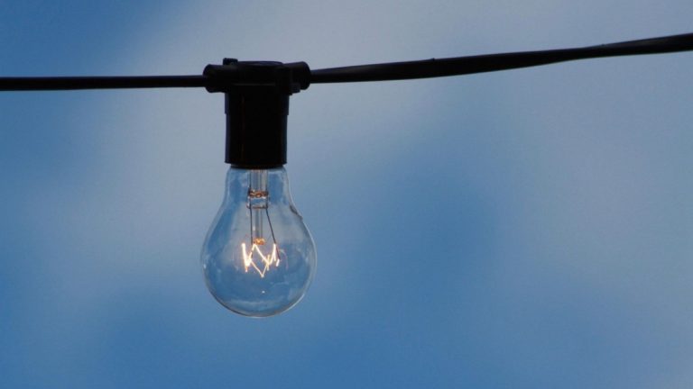 Tarifa luz hora mayo: Descubre cuándo es más barata la electricidad y ahorra