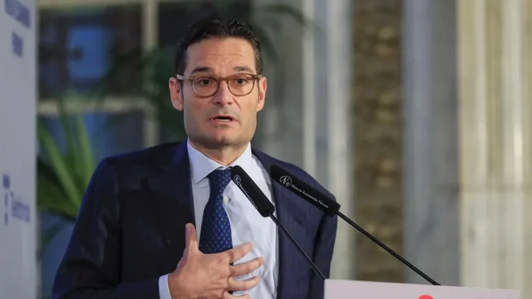 Sánchez y Oughourlian: la cumbre secreta en Moncloa que destapa la guerra por Prisa