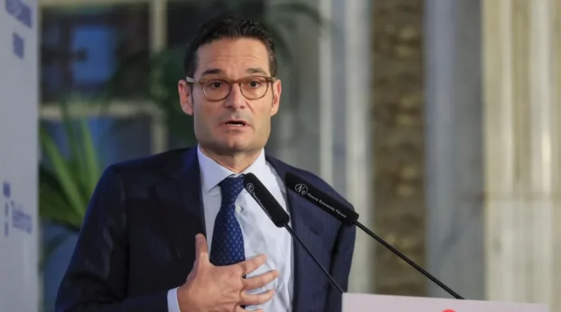 Sánchez y Oughourlian se reúnen en Moncloa: ¿El fin de la guerra por Prisa?