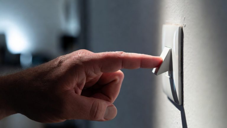 Precio luz mayo: ¿cuándo ahorrar en la factura este 21 de mayo?