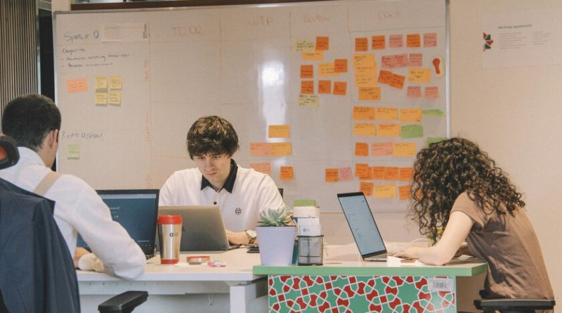 Empleo en España: ¿Amenaza real de la IA? Cifras y puestos en riesgo