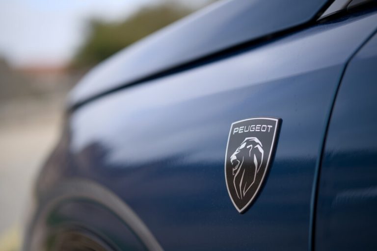 Stellantis y Dongfeng renuevan alianza para fabricar Peugeot y Jeep en China