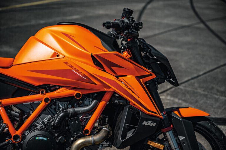 Bajaj liquida bicicletas KTM: vende Felt y dispara ventas de motos. Nuevo nombre: Bajaj Mobility AG
