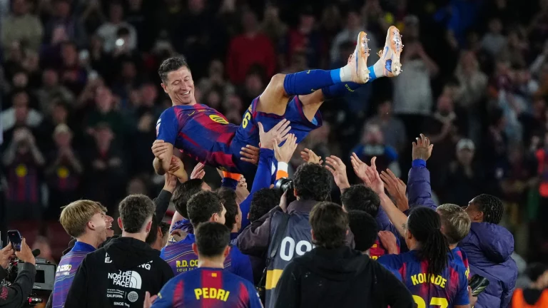 Lewandowski llora en su despedida del Barça: adiós emotivo al Camp Nou
