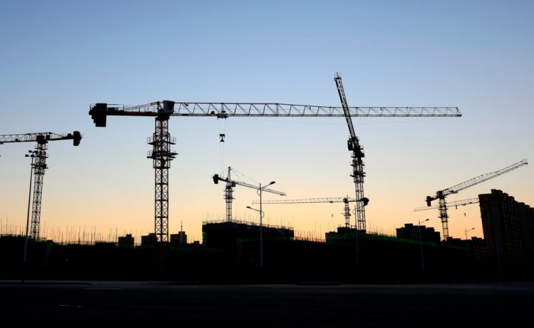 Vivienda España: Compraventas suben 2,3% por escasez y disparan precios