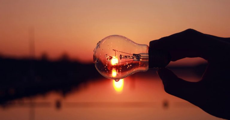 Precio de la luz: Sube por tercer día hasta 60,72 €/MWh este lunes 18 de mayo