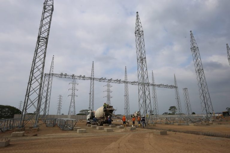 PSOE busca impuesto a energéticas: ¿Alivio en la factura de la luz? | OKDiario