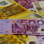 Euro se hunde: la divisa europea marca mínimos históricos frente al dólar