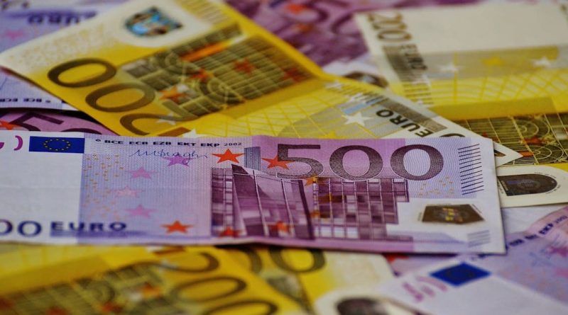 Euro se hunde: la divisa europea marca mínimos históricos frente al dólar