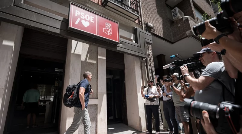 La UCO entra en Ferraz: Operación contra el PSOE por presunta financiación ilegal