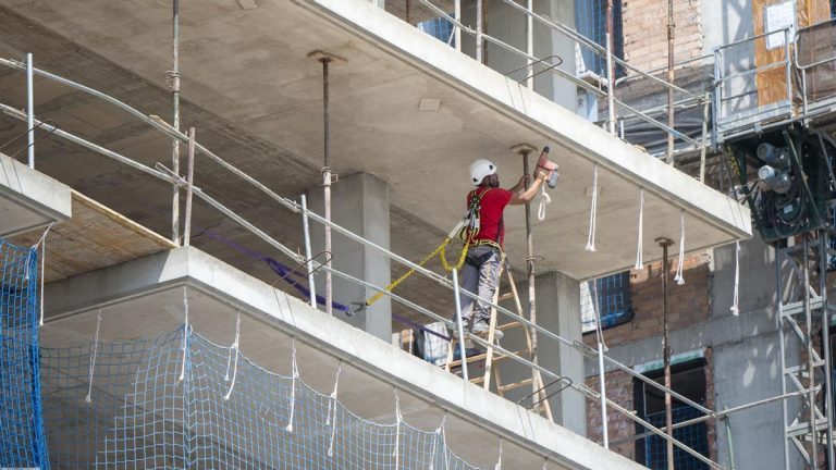 Mercado inmobiliario España: Déficit de 730.000 viviendas y precios inasumibles