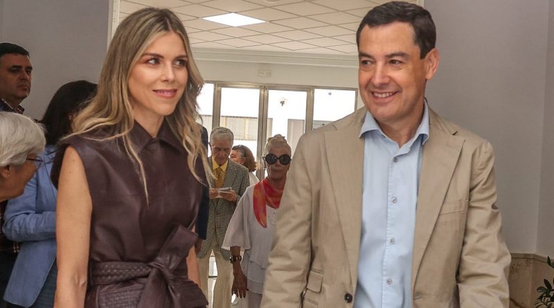 Manuela Villena: Elegancia y Éxito Profesional de la Mujer de Juanma Moreno