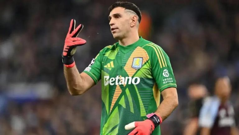 Emiliano Buendía marca un golazo en la final de la Europa League