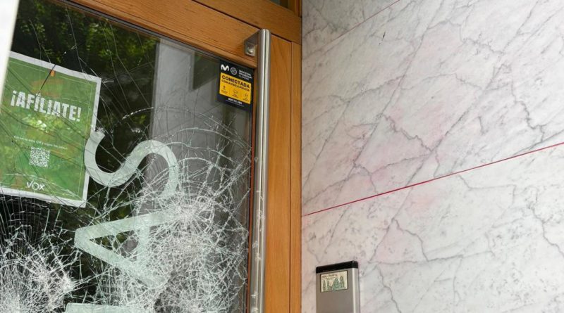 Sede de Vox en Vitoria: Ataque con piedras e intento de incendio