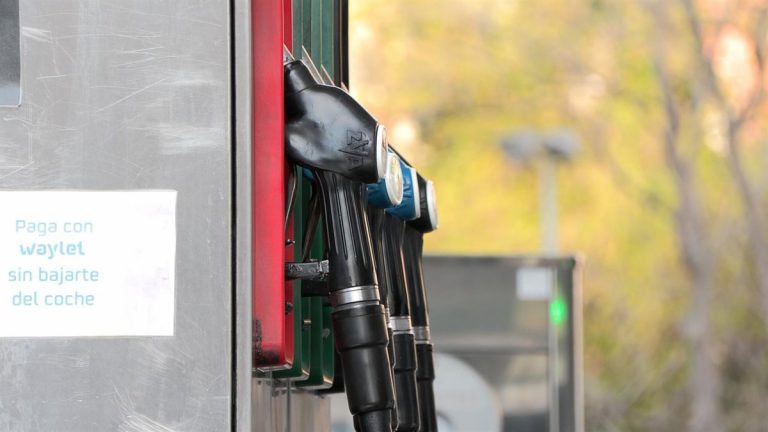 Ayuso anuncia inversiones de México y FACUA la desmiente: "Fábrica de bulos"