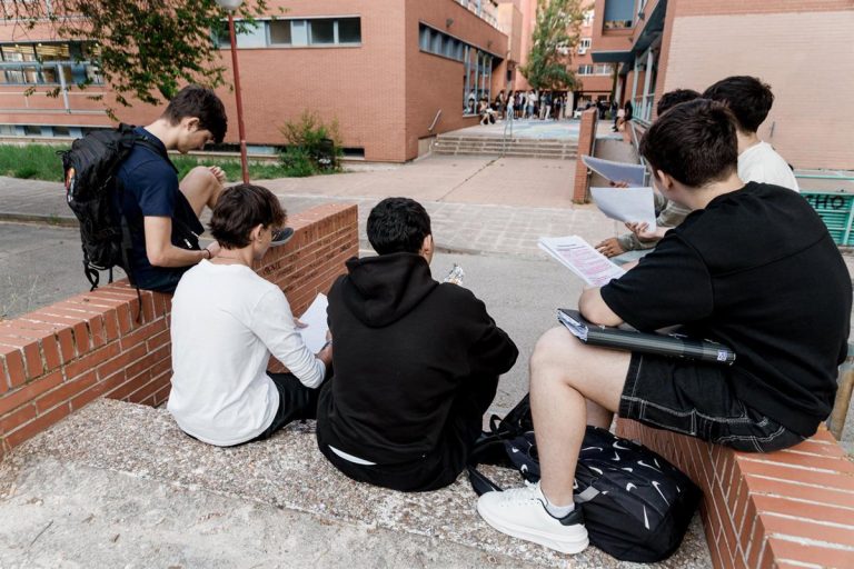 Becas 2025-2026: Inversión récord de 2.544 millones de euros