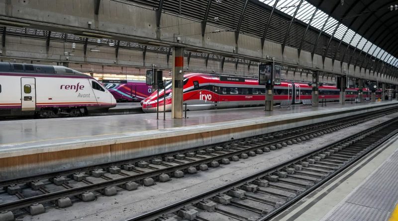 Adif sube tarifas a Renfe, Iryo y Ouigo: ¿subirá el precio del billete?