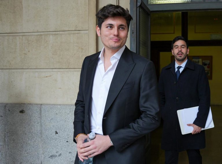Ayuso presume de inversiones millonarias en México y Facua la desmiente